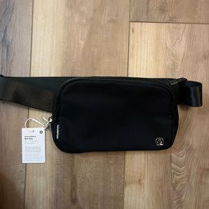 FAST SHiP NEW black lulu lululemon go everywhere belt bag Fanny